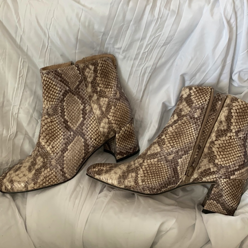 Brand: Chinese Laundry